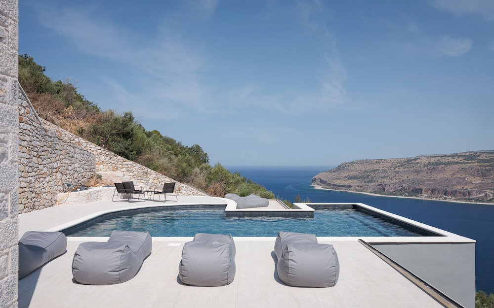 Hotel The One Limeni