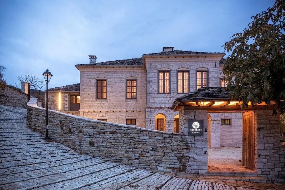 Hotel Monopatia Resort
