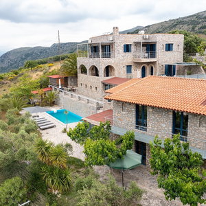 Hotel Manousaki Villa cazare Ayios Vasilios