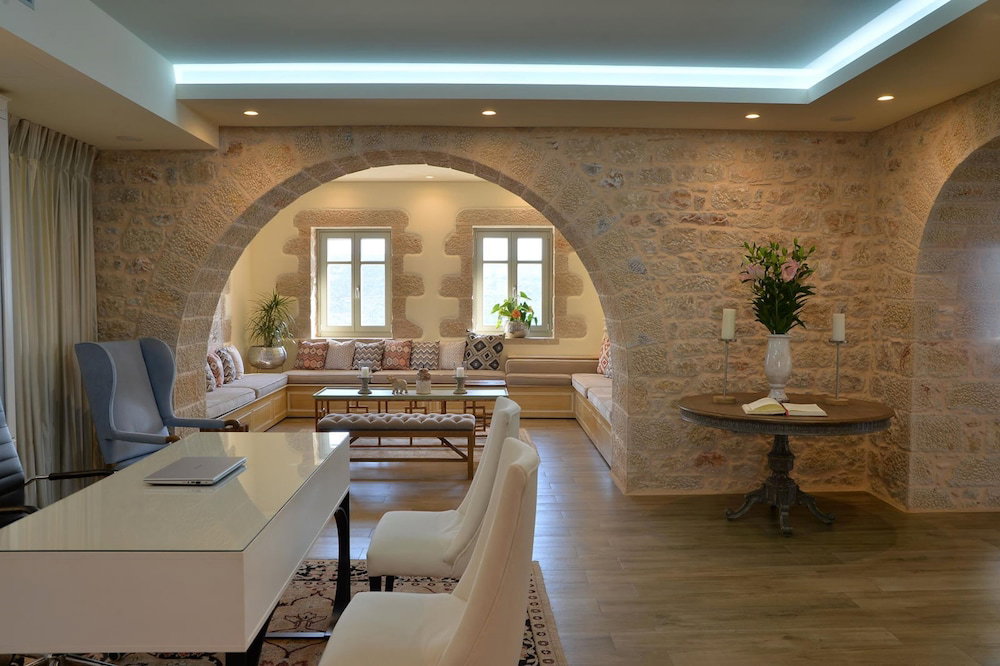 Akrolithi Boutique Hotel