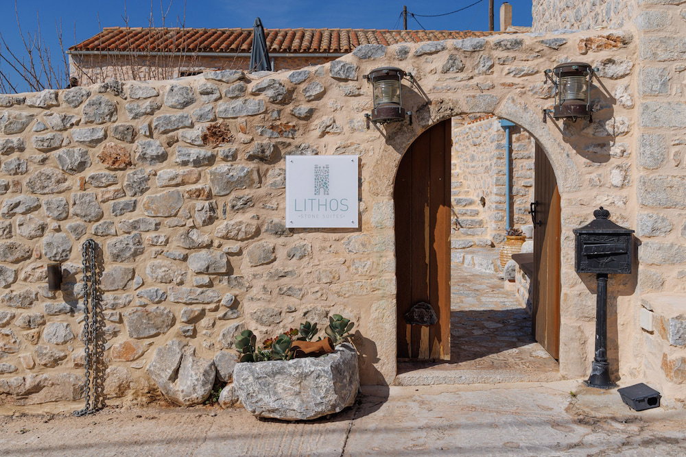 Hotel Lithos Stone Suites