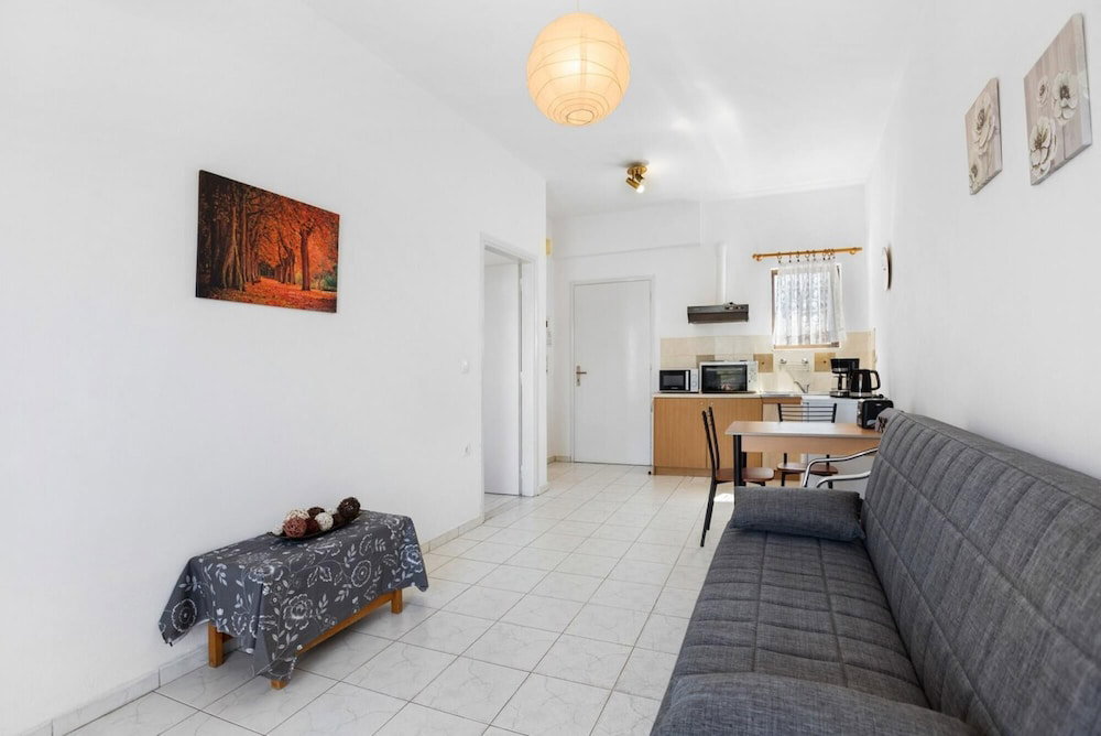 Sun Beach Apartment In Chania 15