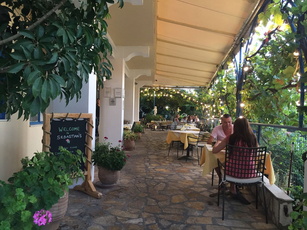Sebastians Family Hotel & Taverna