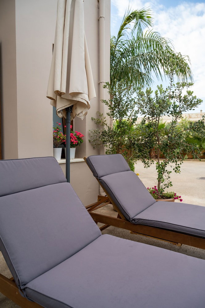 Hotel Natalia S Apartment In Tavronitis