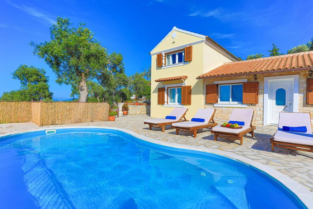 Hotel Villa Isavros In Paxi