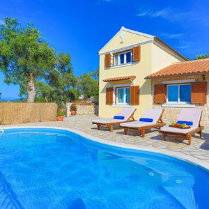 Hotel Villa Isavros In Paxi cazare Gaios
