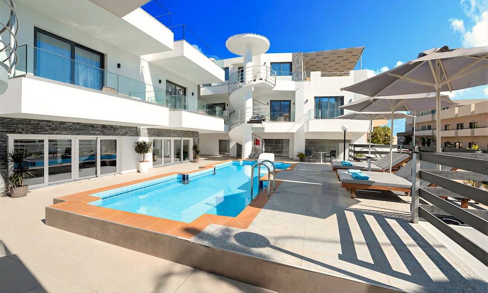 Hotel Pnoe Beachside Living