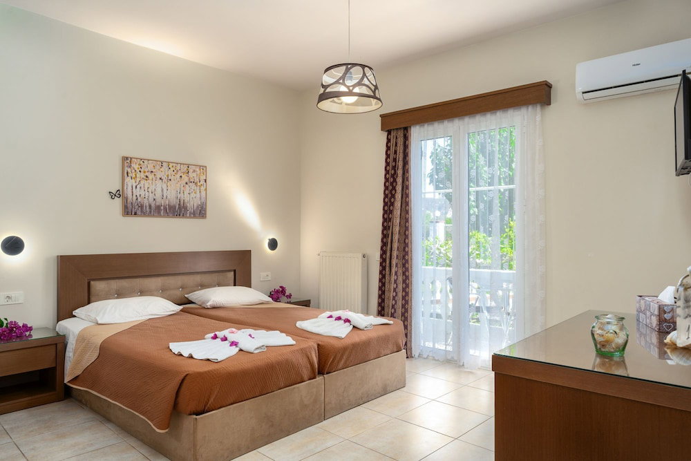 Stathis Rooms