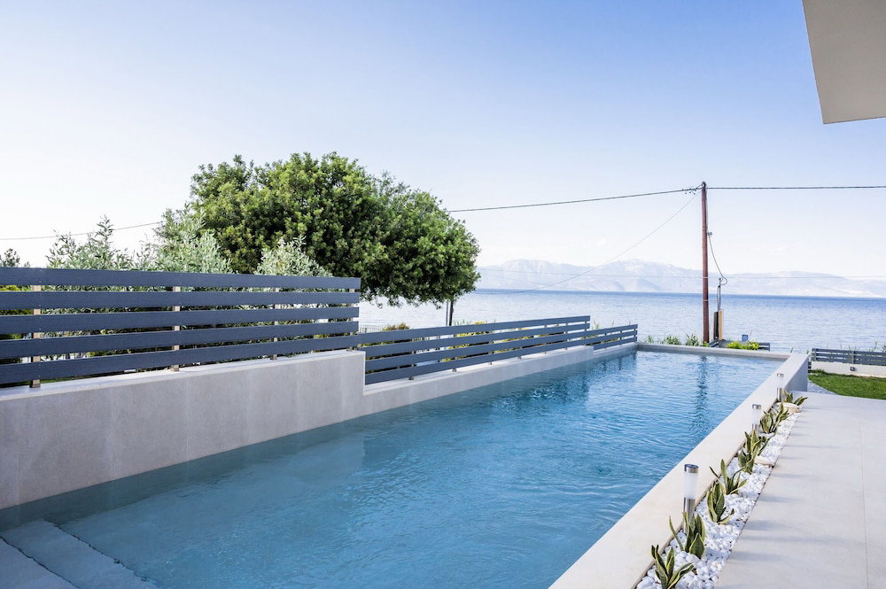 Hotel Theros Suites