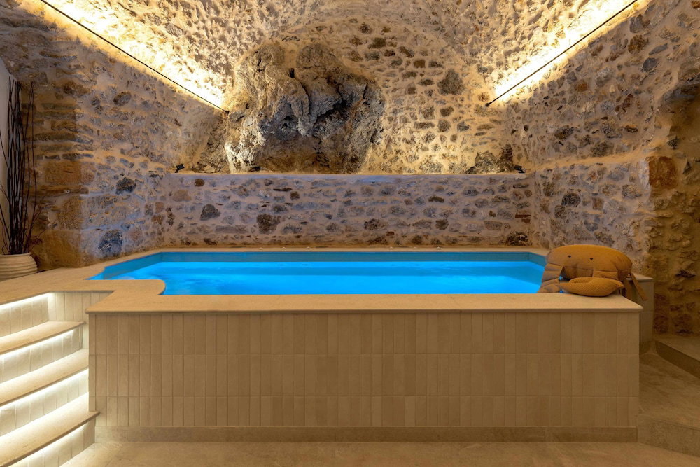 Hotel Yeeon Boutique Hotel, Gythio - Historic Hotels Of Europe