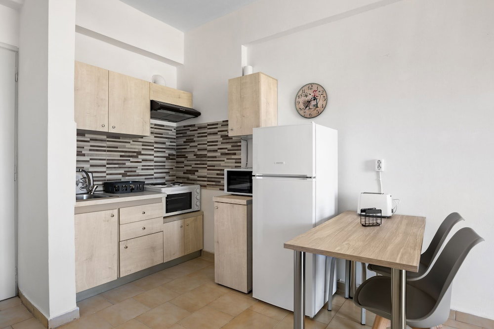 Sun Beach Apartment In Chania 3