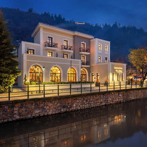 Hotel Mountain Pine Luxury Suites cazare Florina