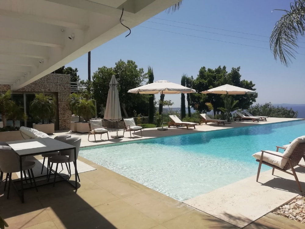 Hotel Villa In Patras With Pool Near Beach