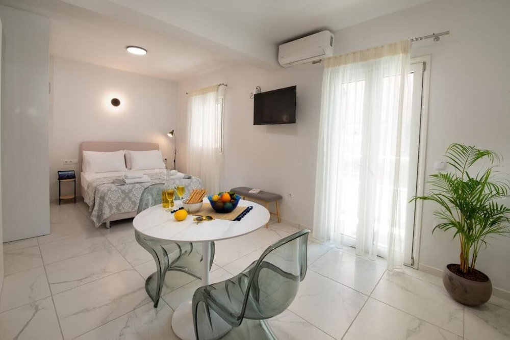 Hotel Oikeia Apartments By All About Paxos