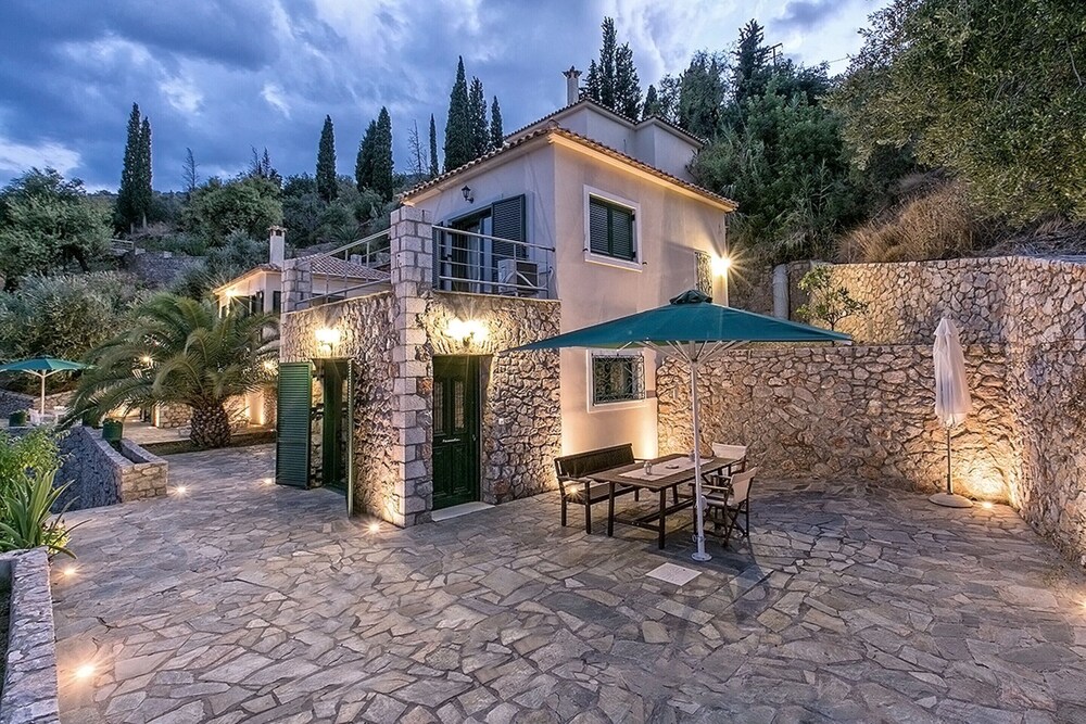 Hotel Spacious Villa Near Sea In Pera Melana