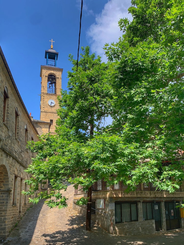 Hotel Guesthouse Monopati
