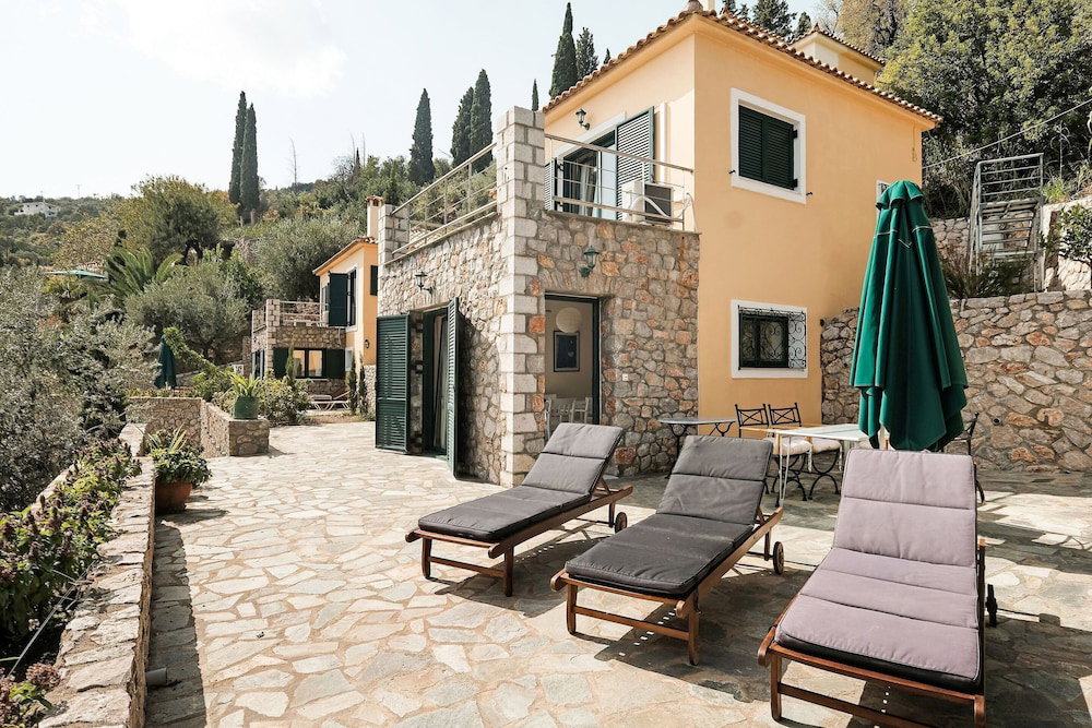 Hotel Outstanding Villas In Pera Melana Near Kissakas Beach