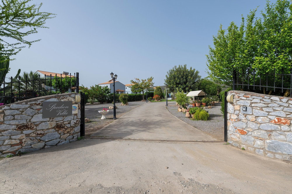 Hotel Spedion Villa - Near To Sea With Heating Pool