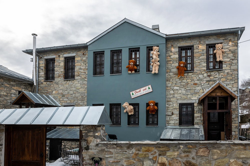 Hotel Rock Dandy La Maison De L’ours | Top Fireplace Retreat
