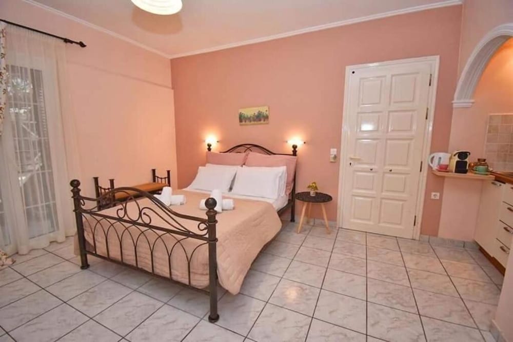 Hotel Anna Studios Near The Beach