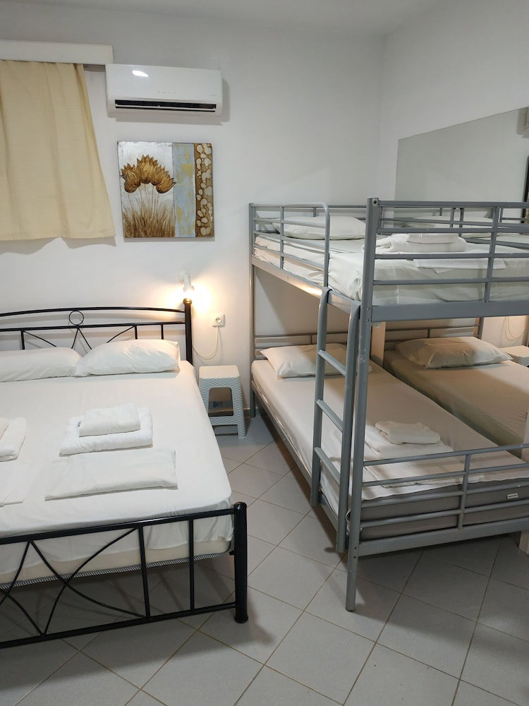 Super Economy Studio Located On The Ground Floor No Balcony