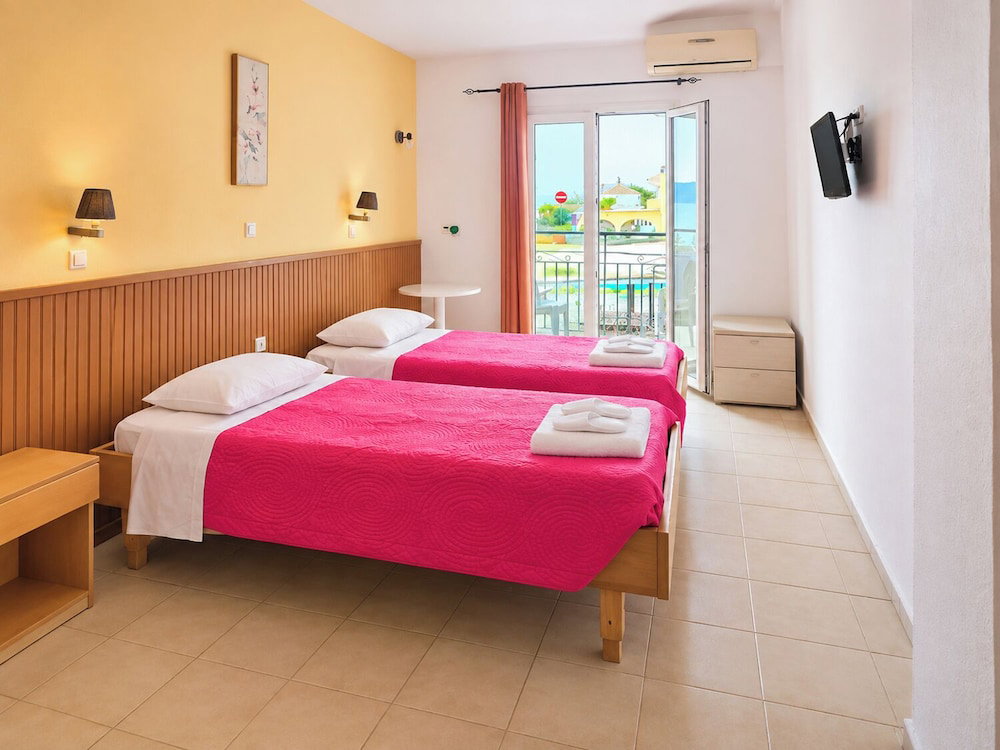 Agnes Beach Hotel Apartments