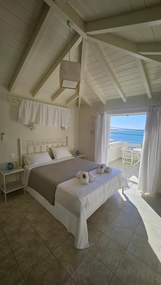 Ammos Rooms