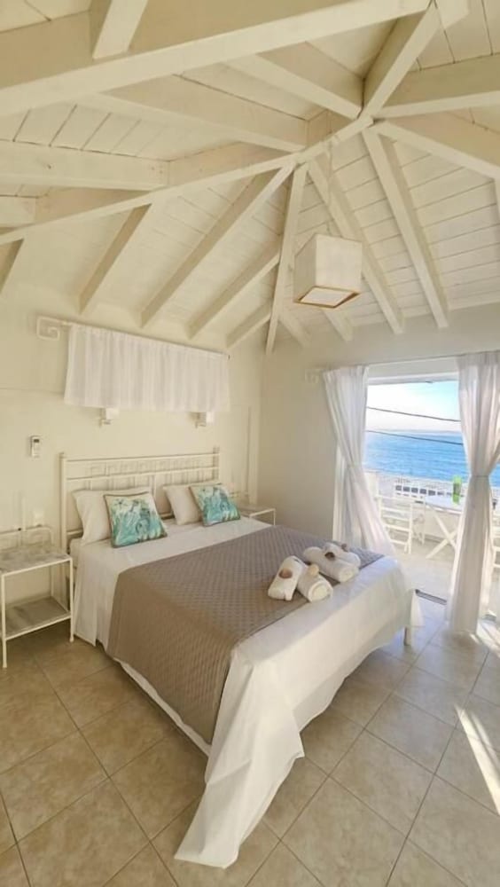 Ammos Rooms