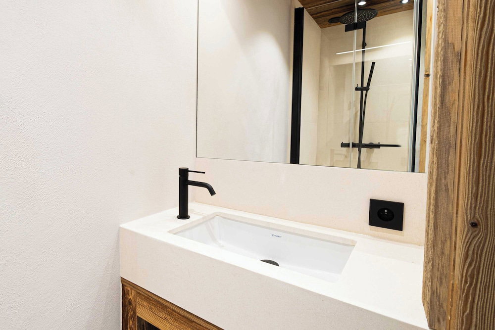 Hotel Superb Chalet Isatis, Renovated In Megeve