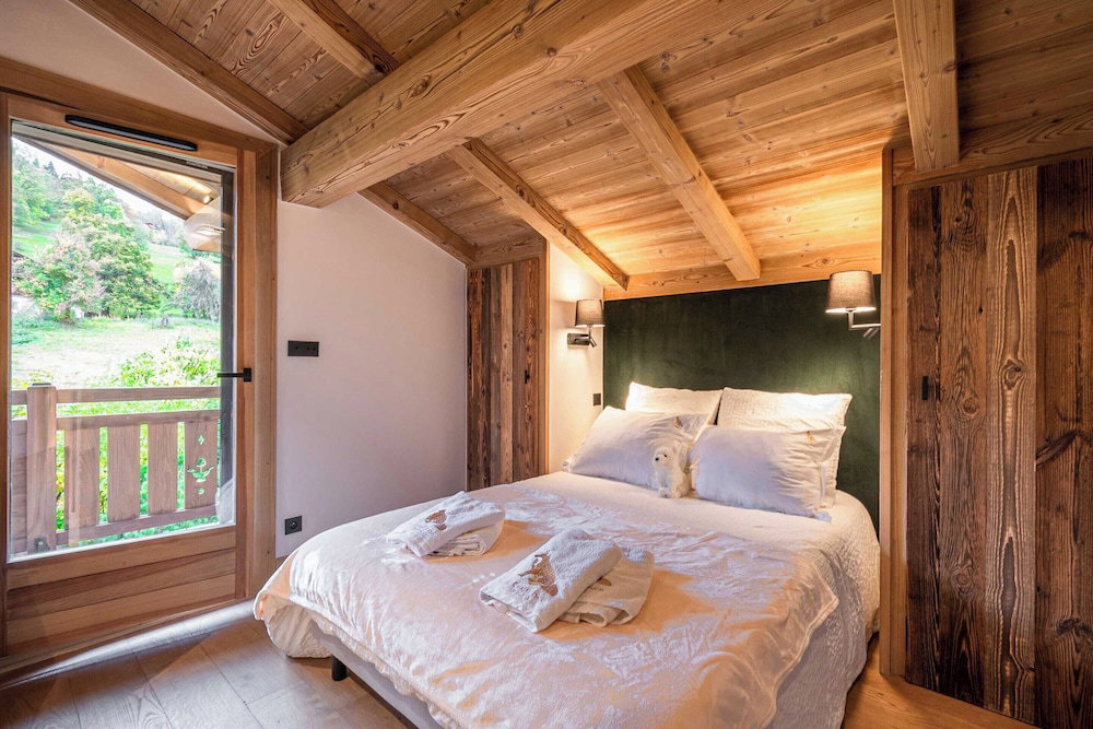 Superb Chalet Isatis, Renovated In Megeve