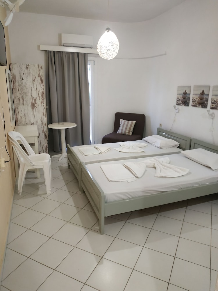 Renia Studios -Studio For 2 Plus 1 Pers With A Swimming Pool