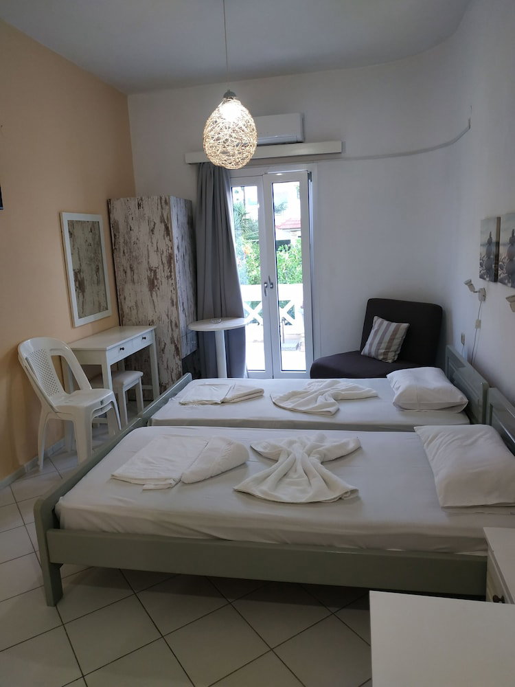 Renia Studios -Studio For 2 Plus 1 Pers With A Swimming Pool
