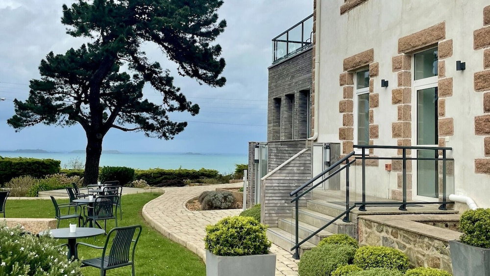 Hotel Hôtel Les Costans, The Originals Relais