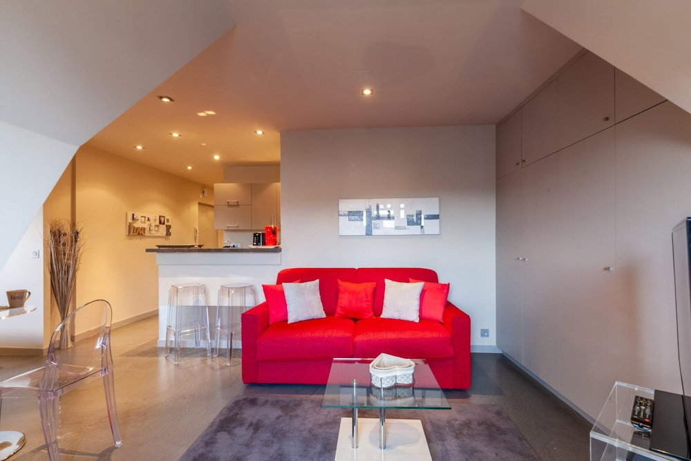 Hotel Apartment With Parking On Place De Morny