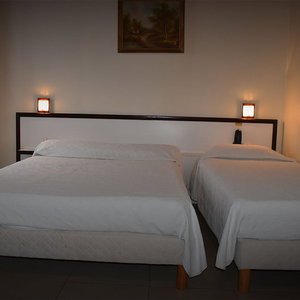 Sejur Hôtel Avenir Vaugirard vacanta Saint-Lambert-du-Lattay