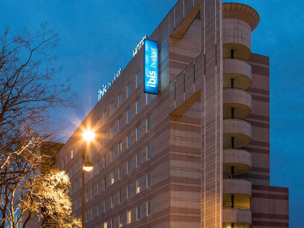 Hotel Ibis Budget Paris Porte De Montmartre