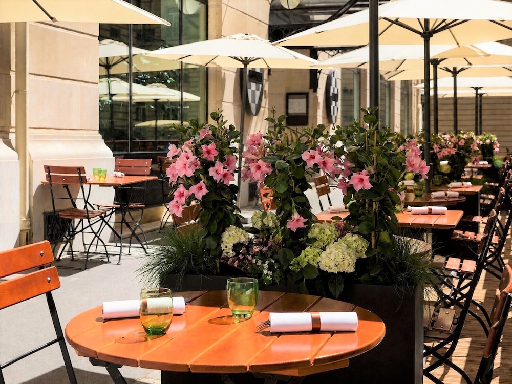 Hotel Sofitel Paris Arc De Triomphe