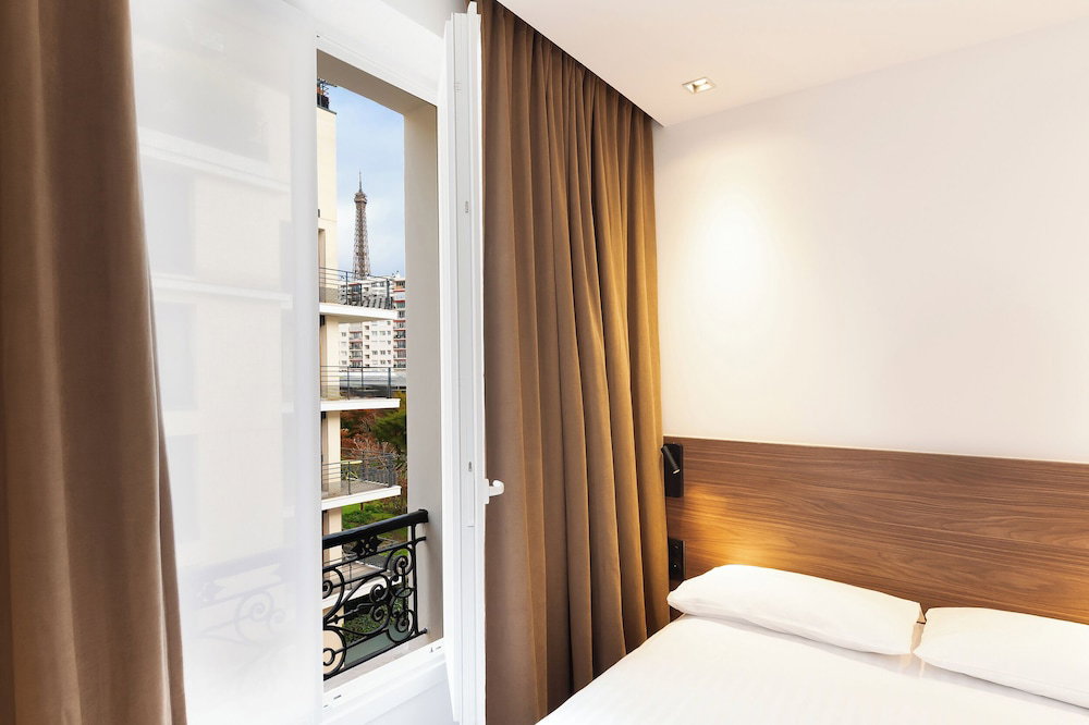 Hotel Les Suites Tour Eiffel