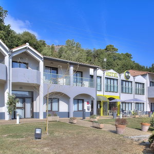 Hotel B&B Hotel Villeneuve-Loubet Village cazare Villeneuve-Loubet