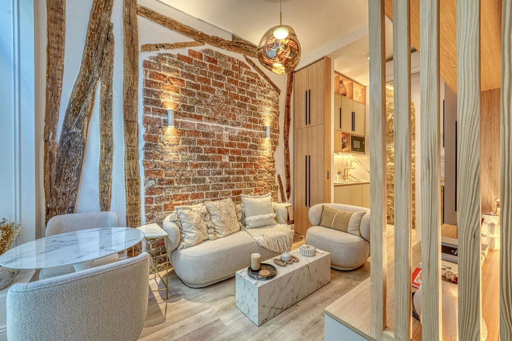 Hotel Historical Apartment In The Heart Of Paris