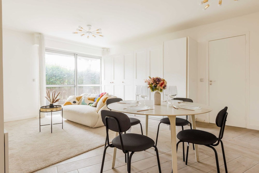Hotel A Haven Of Peace In Neuilly Sur Seine