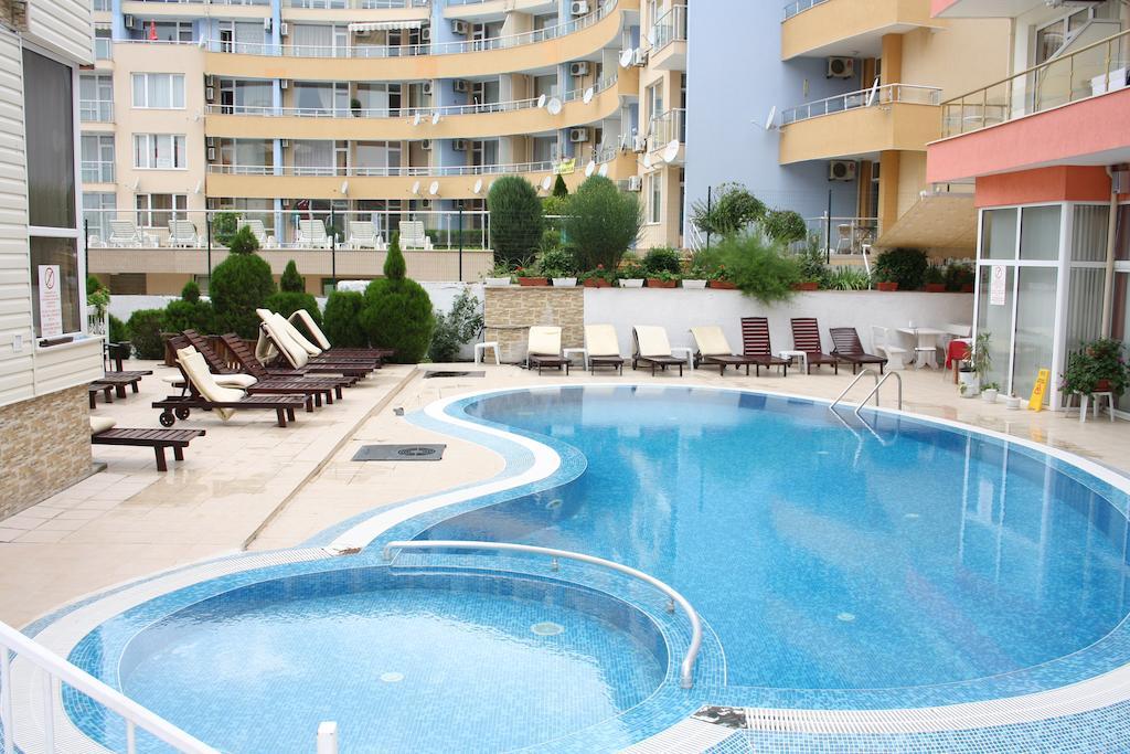 Iris Hotel