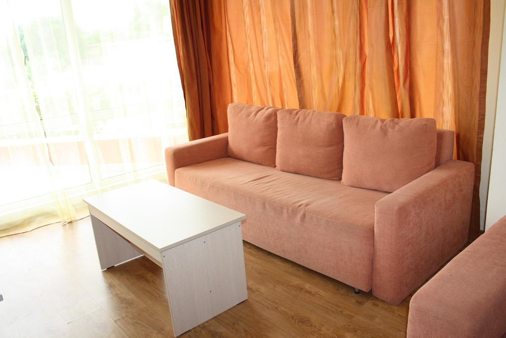Iris Hotel