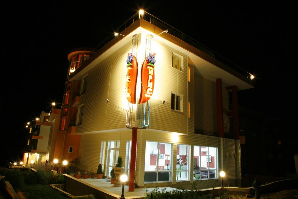 Iris Hotel