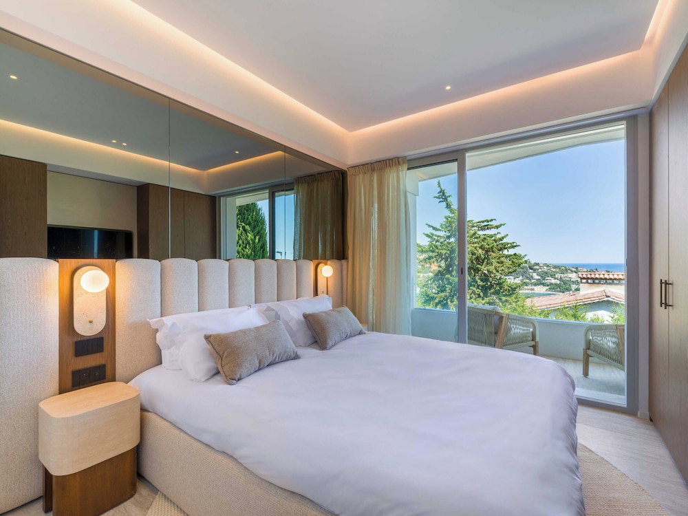 Exceptional Apartment With Terrace & Sea View