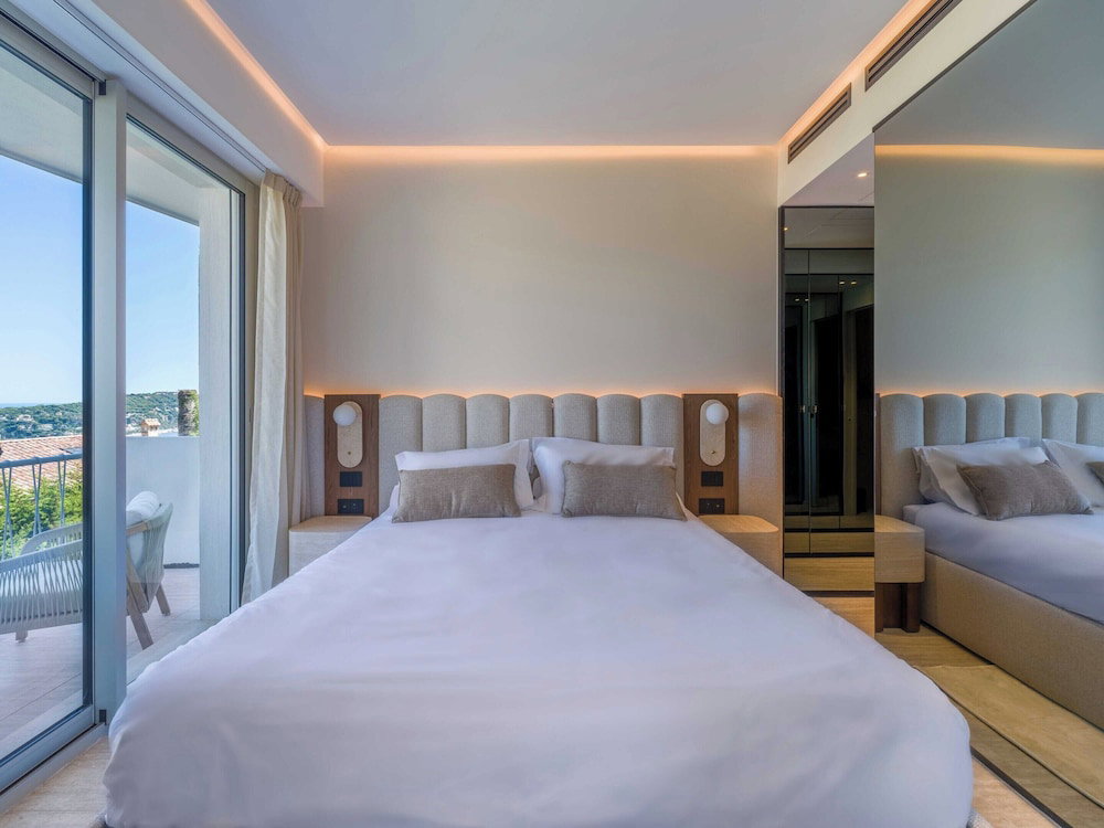 Exceptional Apartment With Terrace & Sea View