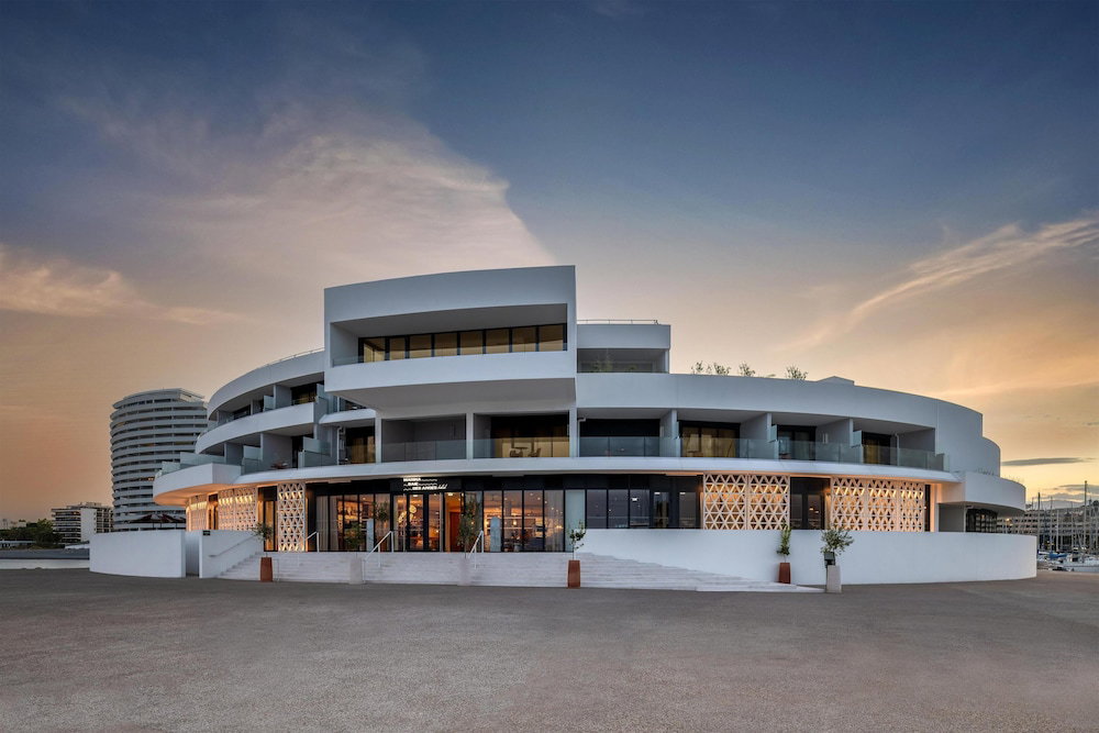 Hotel Marina Baie Des Anges Hotel, Curio Collection By Hilton