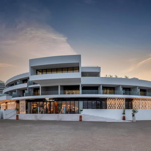 Hotel Marina Baie Des Anges Hotel, Curio Collection By Hilton cazare Villeneuve-Loubet