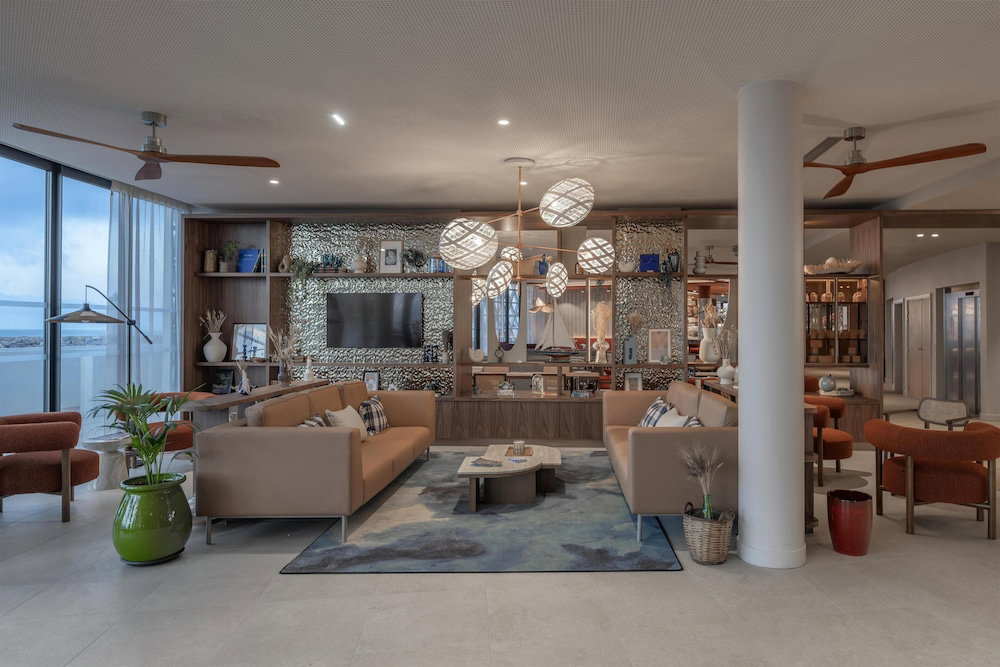 Marina Baie Des Anges Hotel, Curio Collection By Hilton