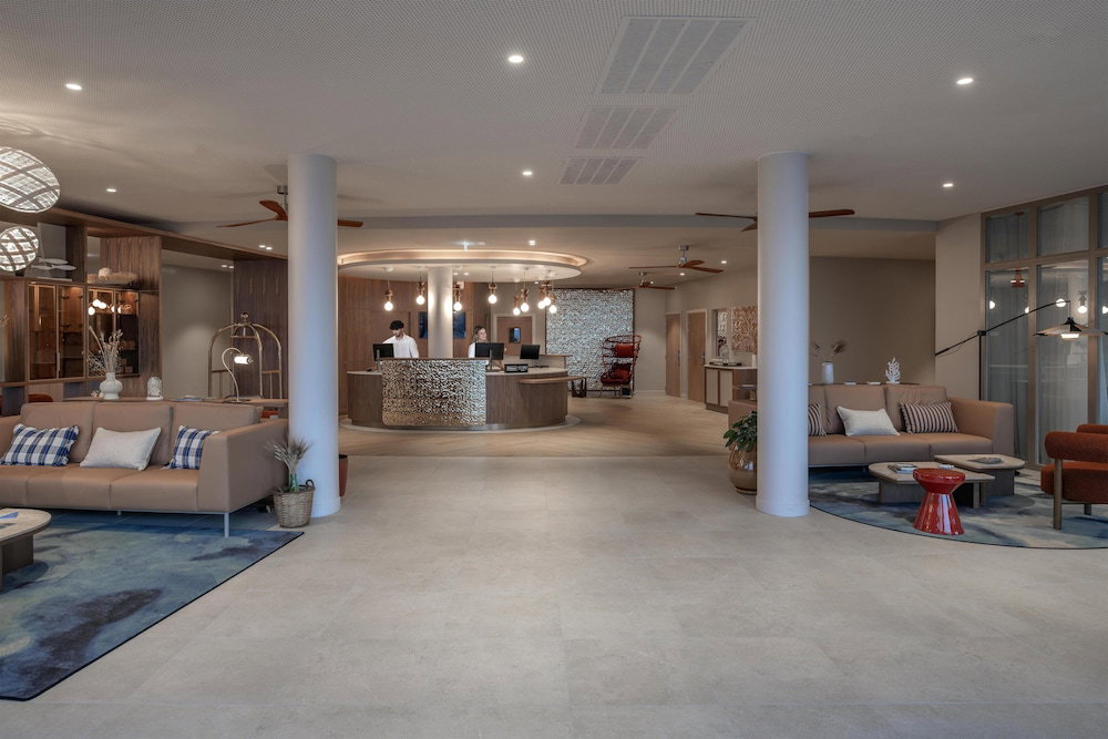 Marina Baie Des Anges Hotel, Curio Collection By Hilton